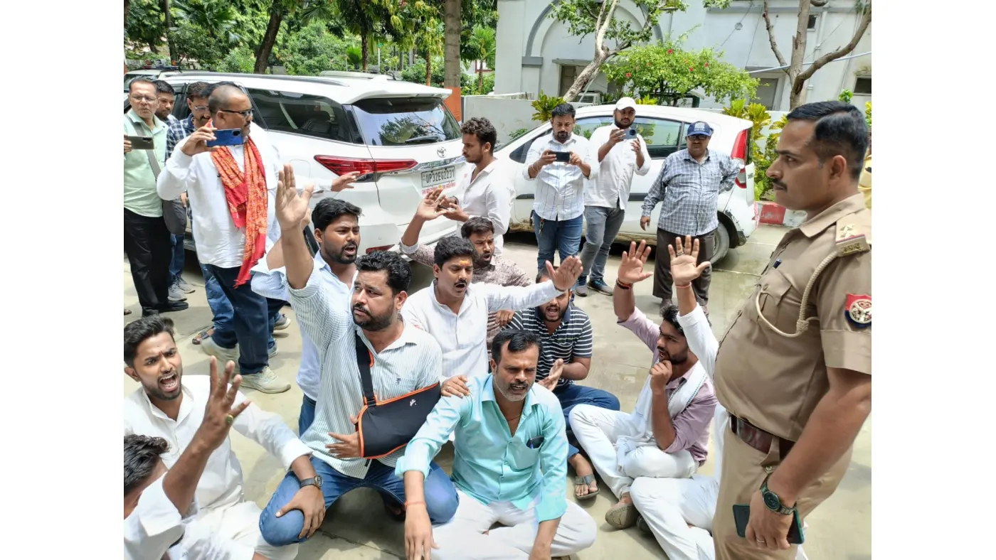 कैबिनेट मंत्री संजय निषाद के बयान से बिफरे कांग्रेसी नेताओं ने लगाया गंभीर आरोप