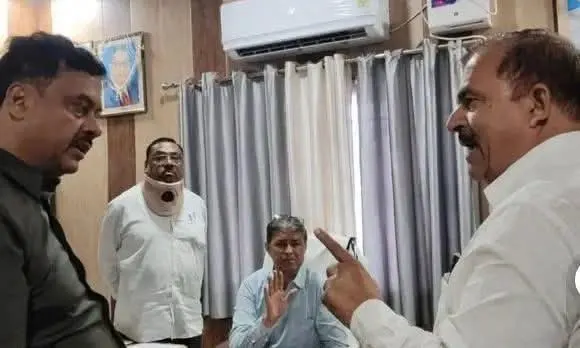 निलंबित एएनएम की कथित फर्जी नियुक्ति पर CMO कार्यालय में हंगामा