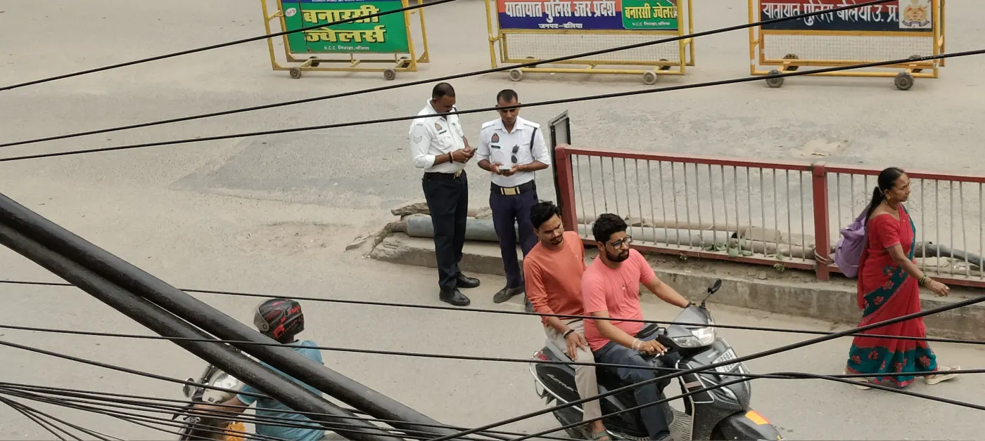 सिविल कोर्ट के सामने ट्रैफिक पुलिसिंग पर सवाल