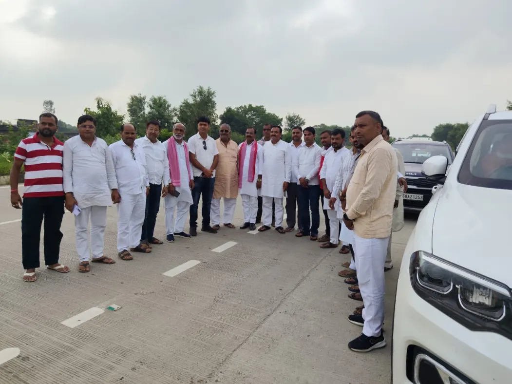 संगम की ओर रवाना हुआ स्व. रामगोविन्द चौधरी का अस्थिकलश, नम आंखों से दी अंतिम विदाई
